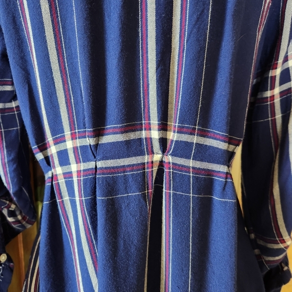 LED Luxe Essentials Plaid Top Size Small - Picture 7 of 12